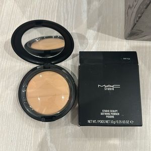 MAC Studio Sculpt Powder - Shade Light Plus